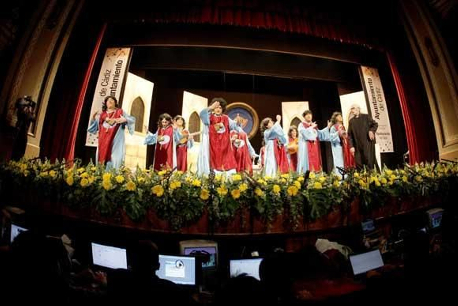Chirigota 'Los niños cantores de Viena o de Manolete' (3º premio)

Foto: Julio Gonzalez-Jesus Marin-Lourdes de Vicente