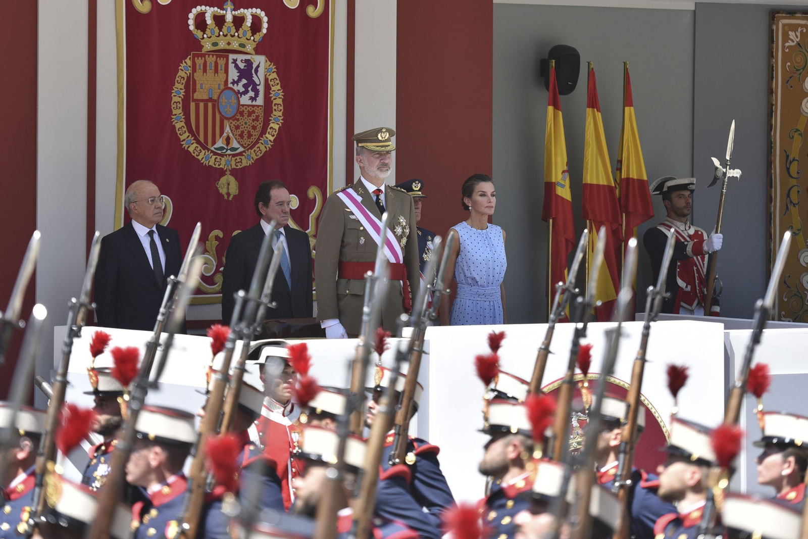 Los reyes presiden el desfile de las Fuerzas Armadas de este año.