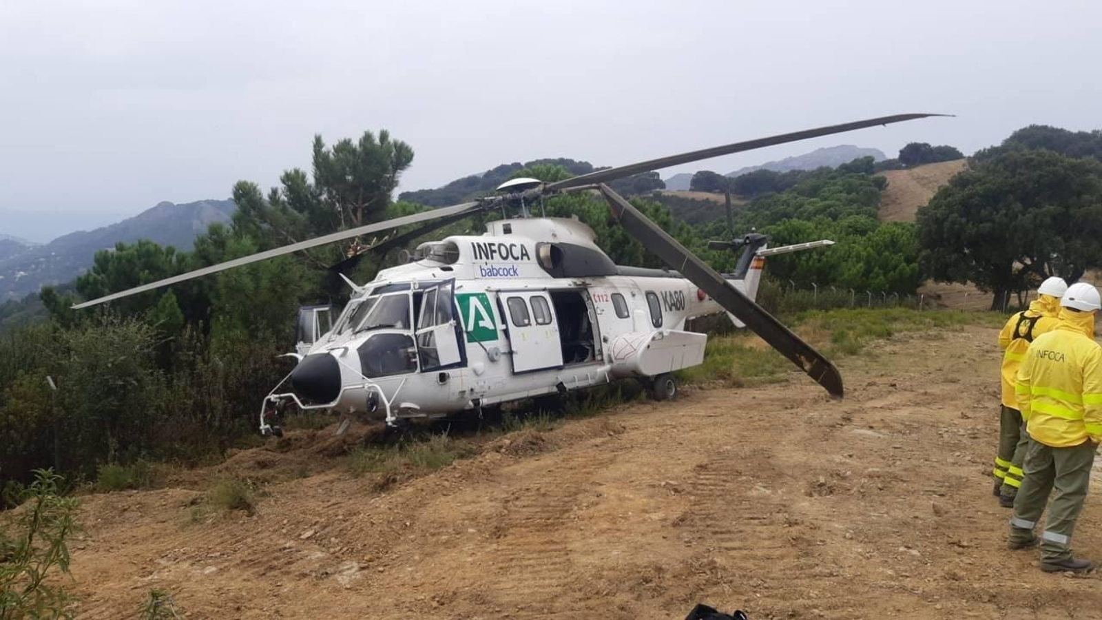 Helicóptero tras sufrir el accidente.