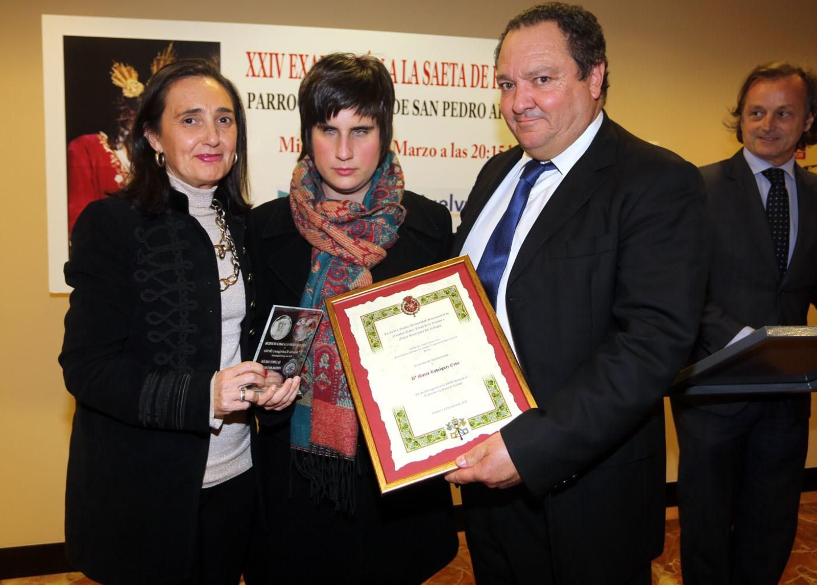 Entrega de recuerdos de la 24ª edición de la Exaltación a la Saeta de Huelva