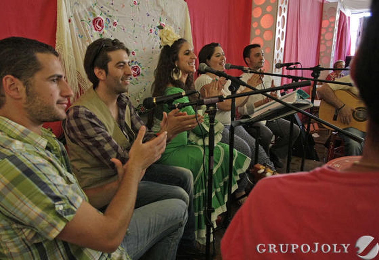 Nada como un buen plato de jamón y una copita manzanilla para refrescar la jornada de feria.

Foto: Erasmo Fenoy