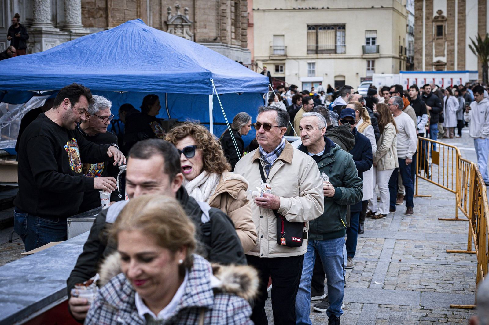 Las imágenes de la Chicharronada y la Gambada del Carnaval de Cádiz 2026
