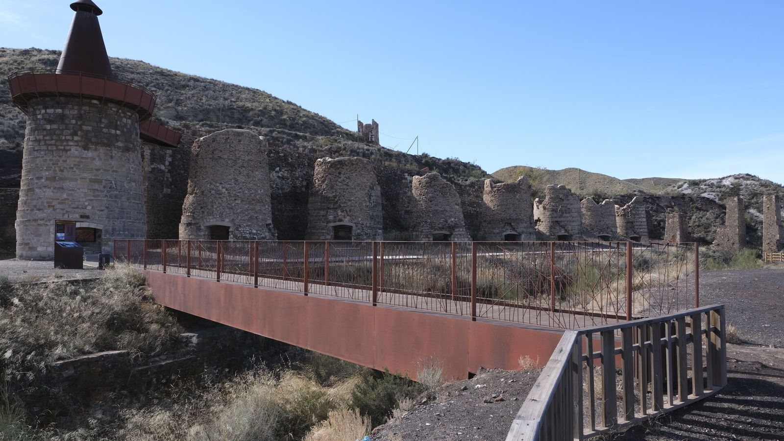 Hornos de calcinación, en Lucainena de las Torres.