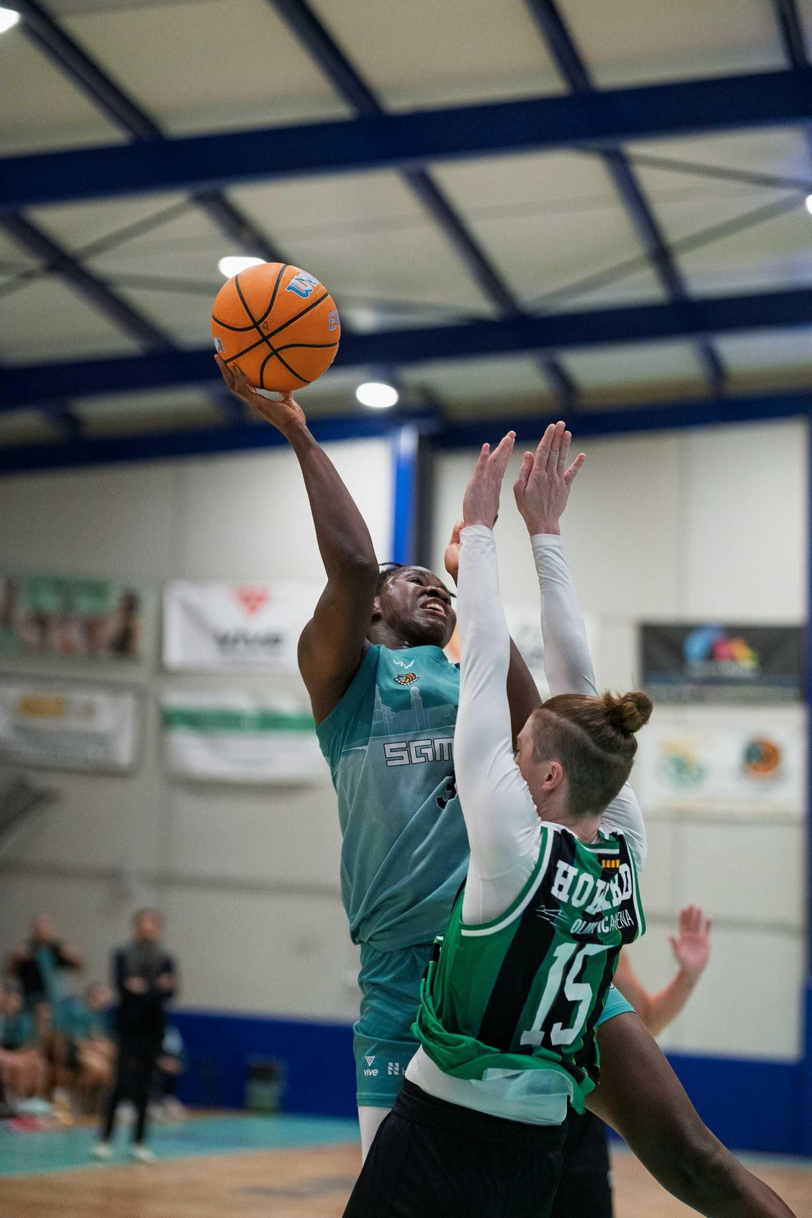 Gran remontada del CAB Estepona ante el Joventut (66-62)