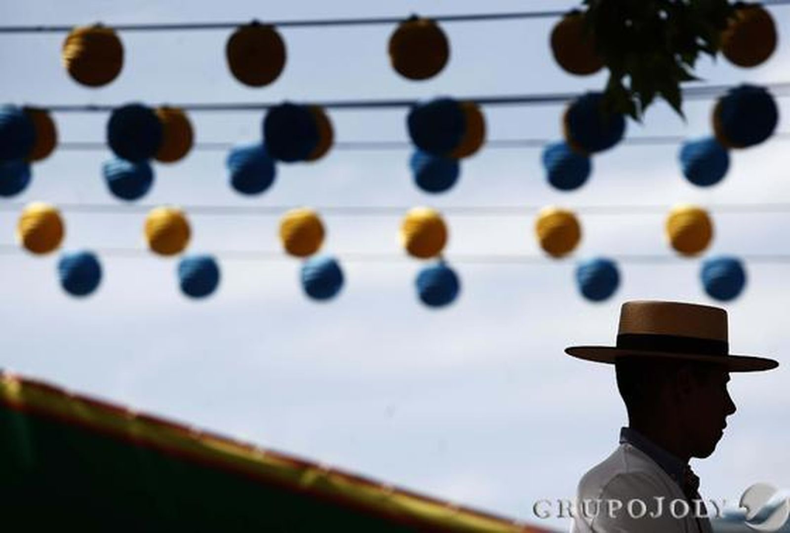 La Feria reúne a miles de personas en su jornada más esperada y en un año en el que se recuerda a Paco de Lucía

Foto: Erasmo Fenoy