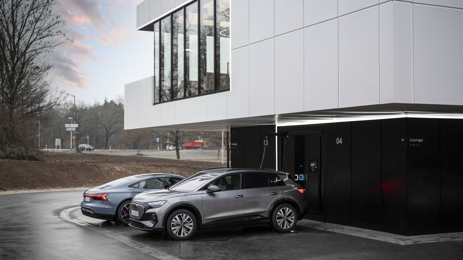 Cada uno de los módulos cuenta con dos puntos de carga donde pueden suministrar simultáneamente potencias de hasta 320 kW.