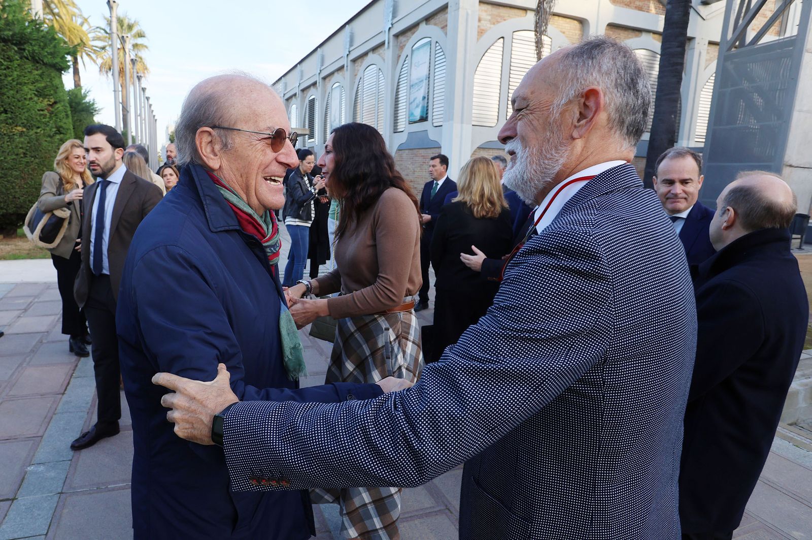Imágenes de la recepción de los invitados al desayuno-coloquio con Jorge Paradela en el Foro Joly Andalucía