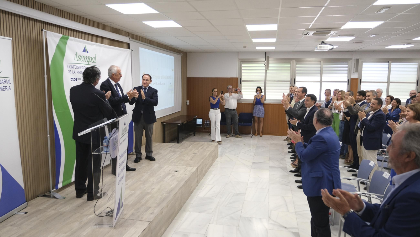 Medalla de Oro al ex Presidente de Asempal, Pepe Cano, en imágenes