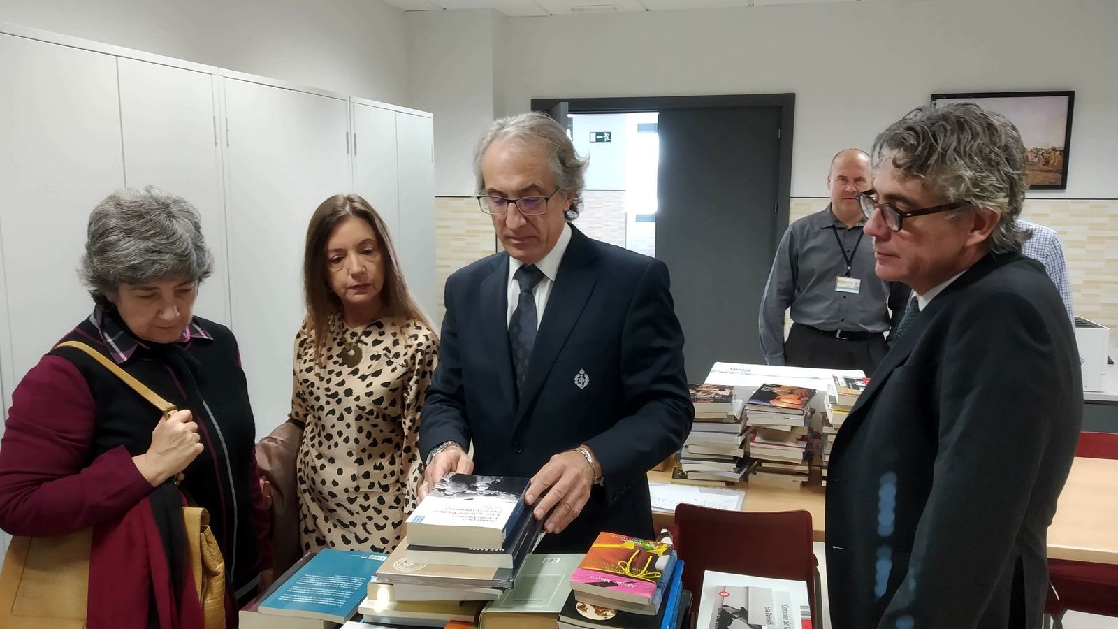 Un vistazo a los libros del CIS para los residentes.