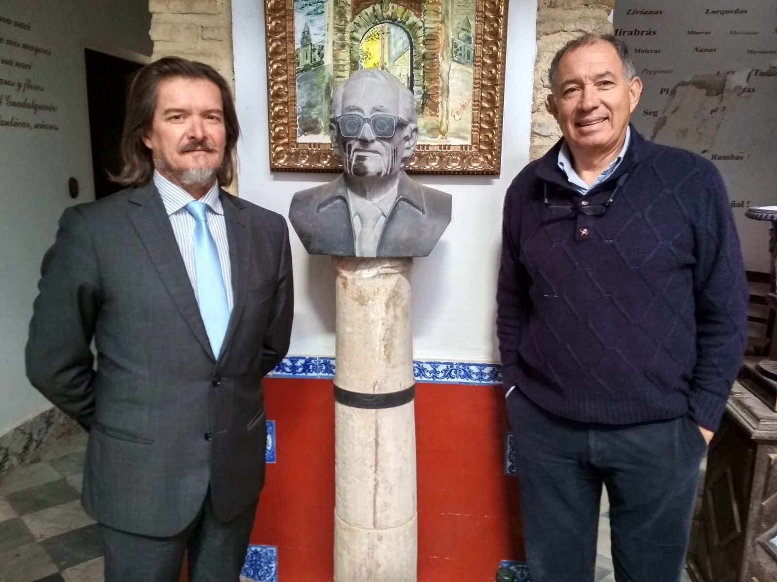 Eduardo Domínguez Lobato y Rafael Pacheco, presidente y patrono de la Fundación respectivamente, en la sede de la entidad.