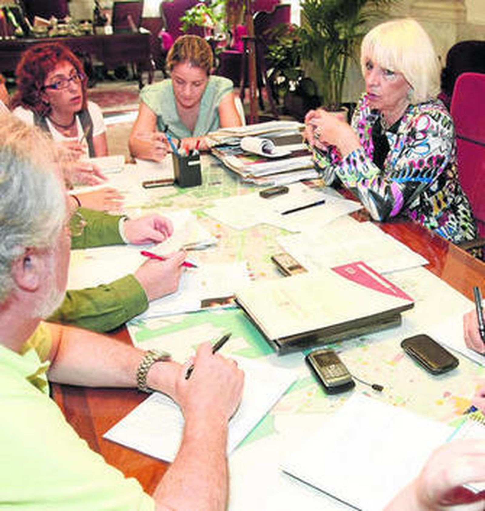 Teófila Martínez presidió ayer las distintas comisiones.