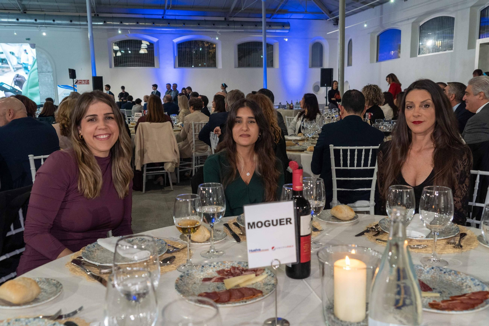 Imágenes de los invitados a la gala de los  37 premios Onubenses del Año