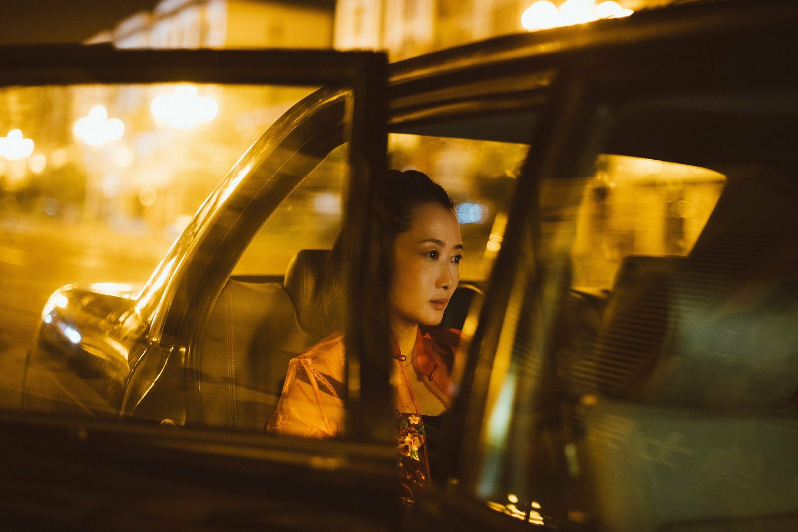 Tao Zhao en una imagen de 'La ceniza es el blanco más puro', de Jia Zhangke.