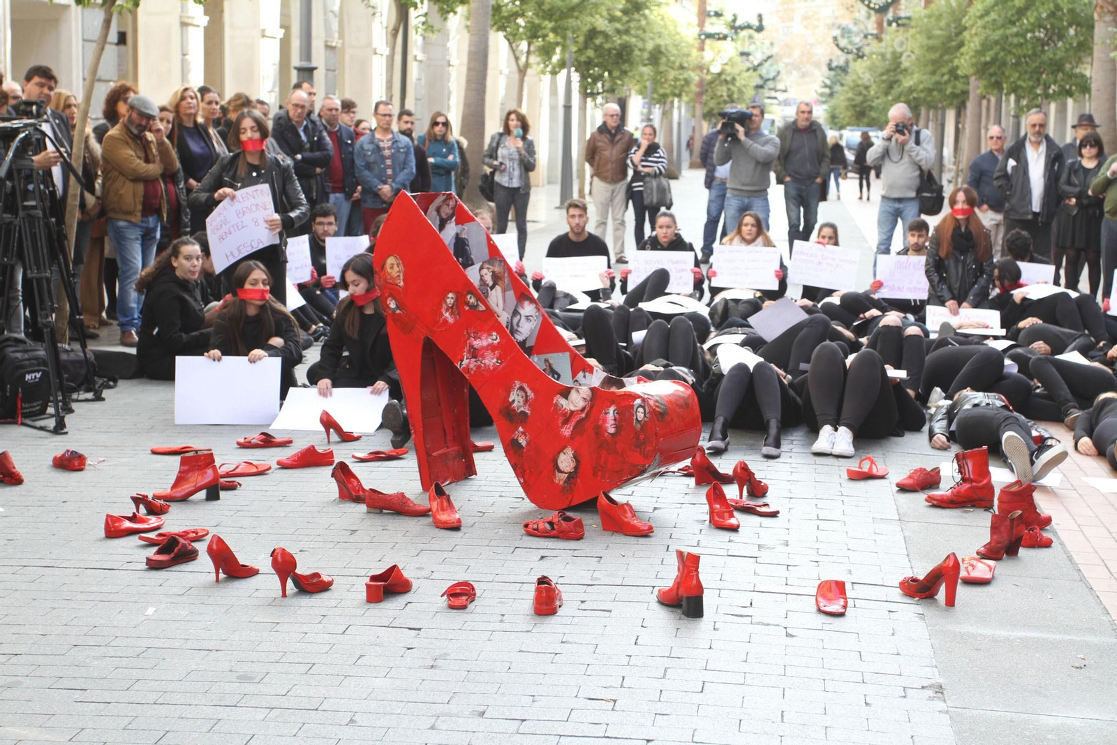 Lectura de manifiesto de violencia contra la mujer