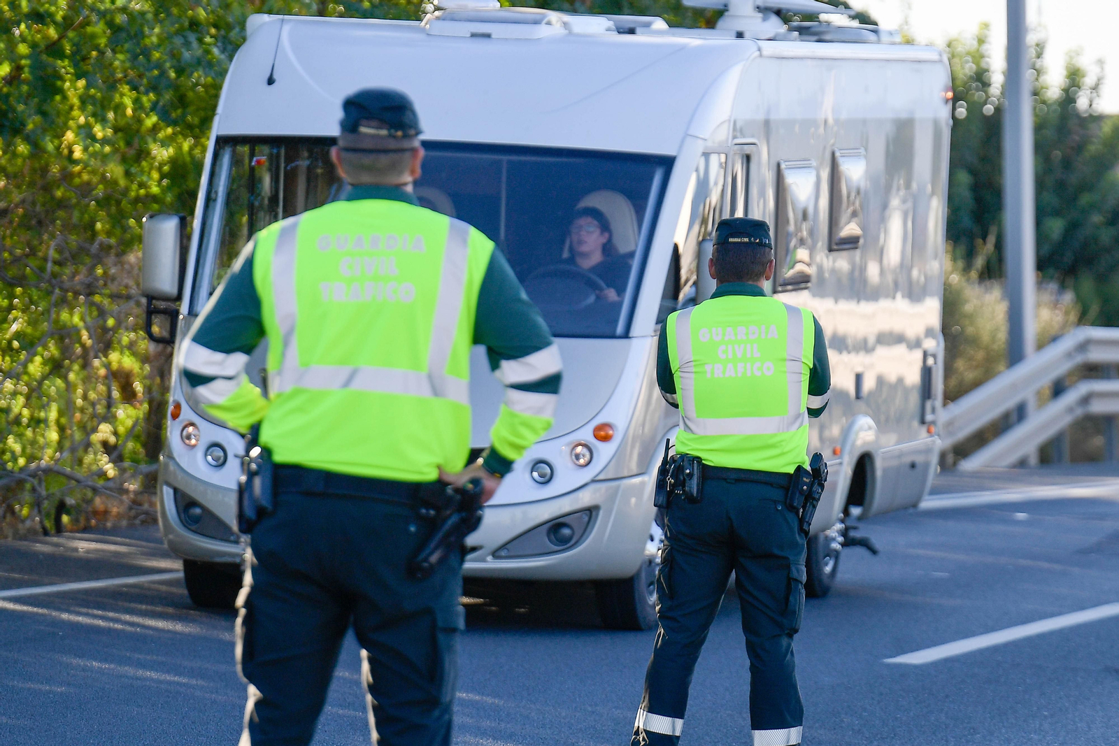 Fotos: así están siendo los controles de Policía y Guardia Civil en Granada por el confinamiento