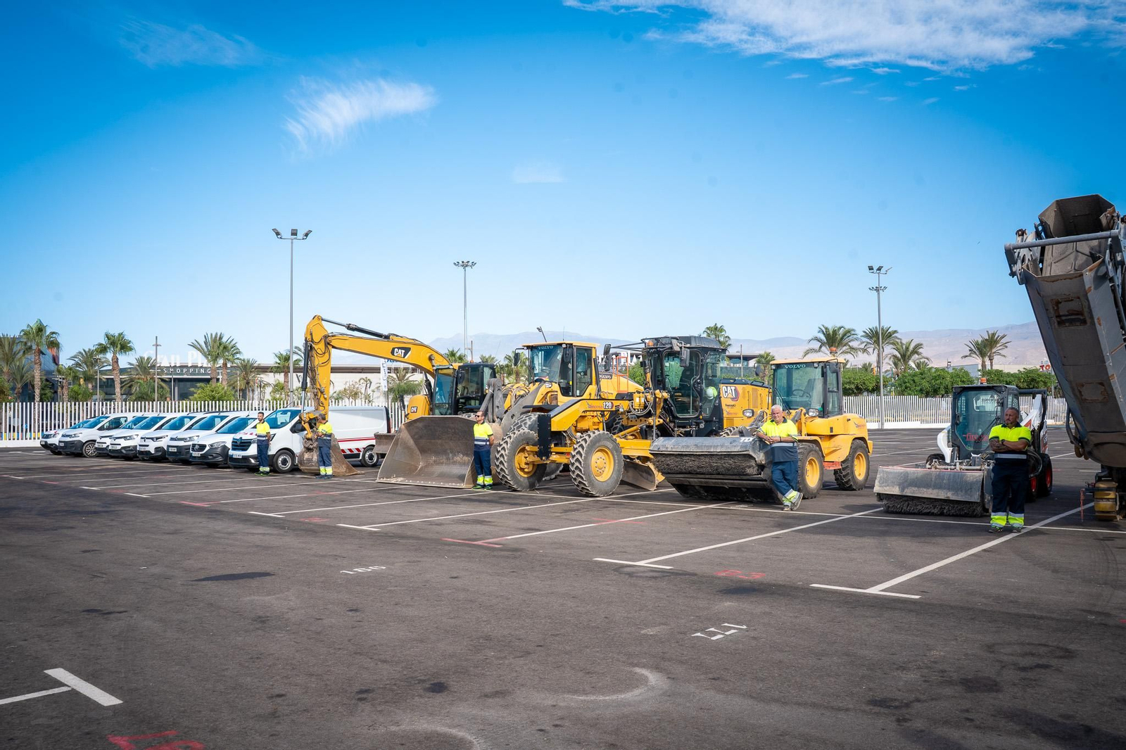 Las máquinas con las que se trabaja en el Plan Plurianual de Asfaltado de Roquetas de Mar.