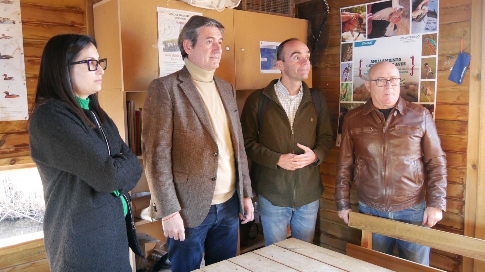 Manuel de la Torre, consejero de Sostenibilidad, y Manuel Cortés, alcalde de Adra, en la visita institucional.