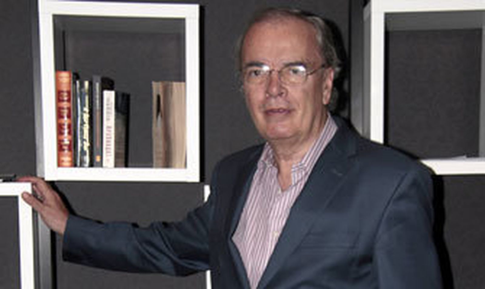 Antonio Hernández gana el Premio Nacional de Poesía 2014