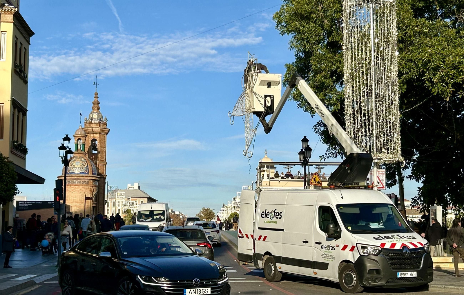 Desmontaje de las luces del Altozano por segunda vez
