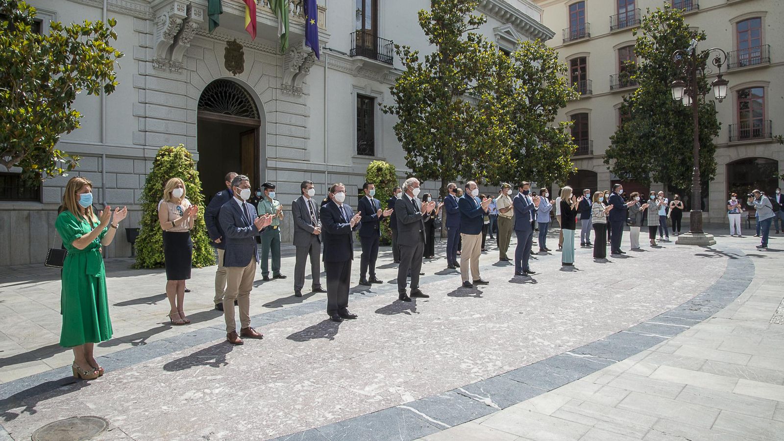 Minuto de silencio en el Ayuntamiento de Granada