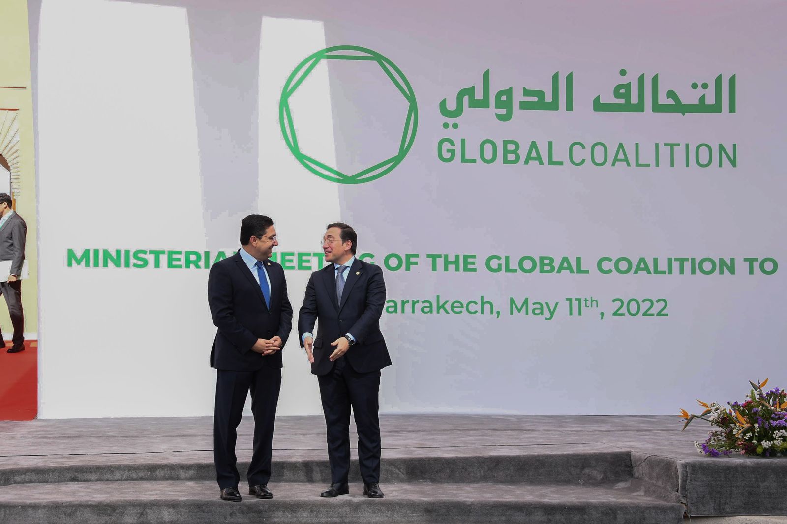 Naser Bourita y José Manuel Albares, ministros de Exteriores de Marruecos y España, a su llegada a la reunión de la Coalición contra el Daesh