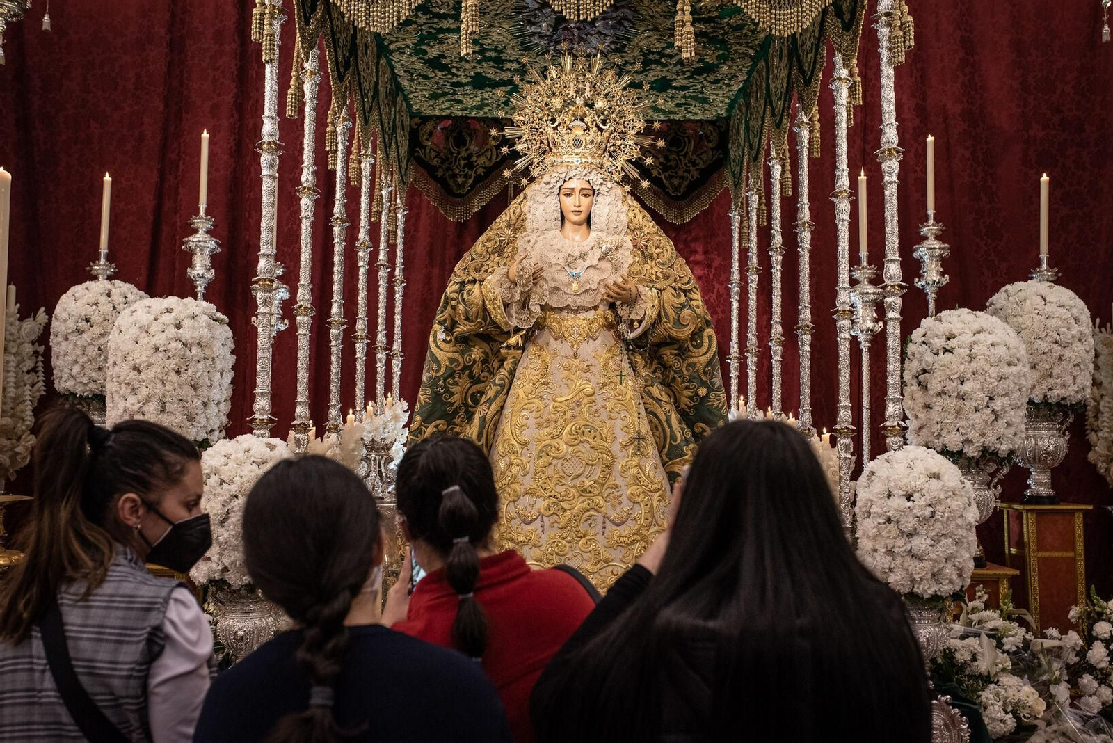 Nuestra Señora de la Esperanza Coronada.
