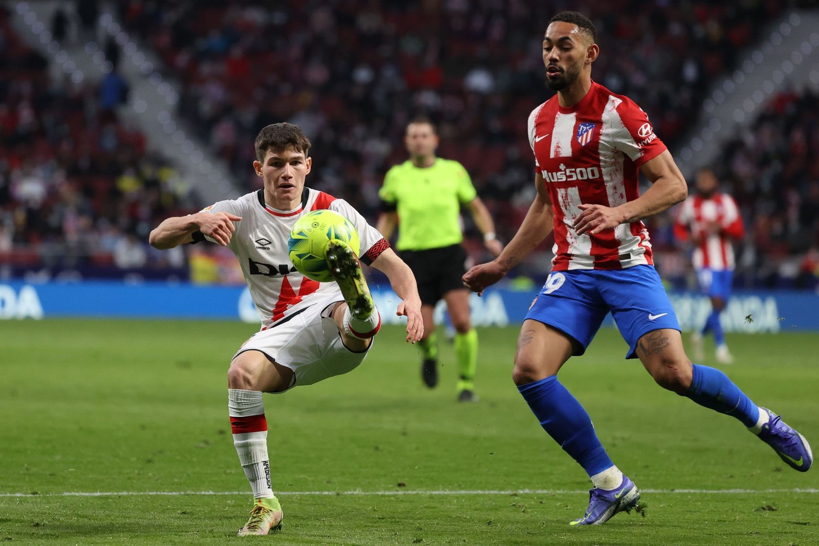Fran García, ante Cunha en un Atlético-Rayo de esta campaña.
