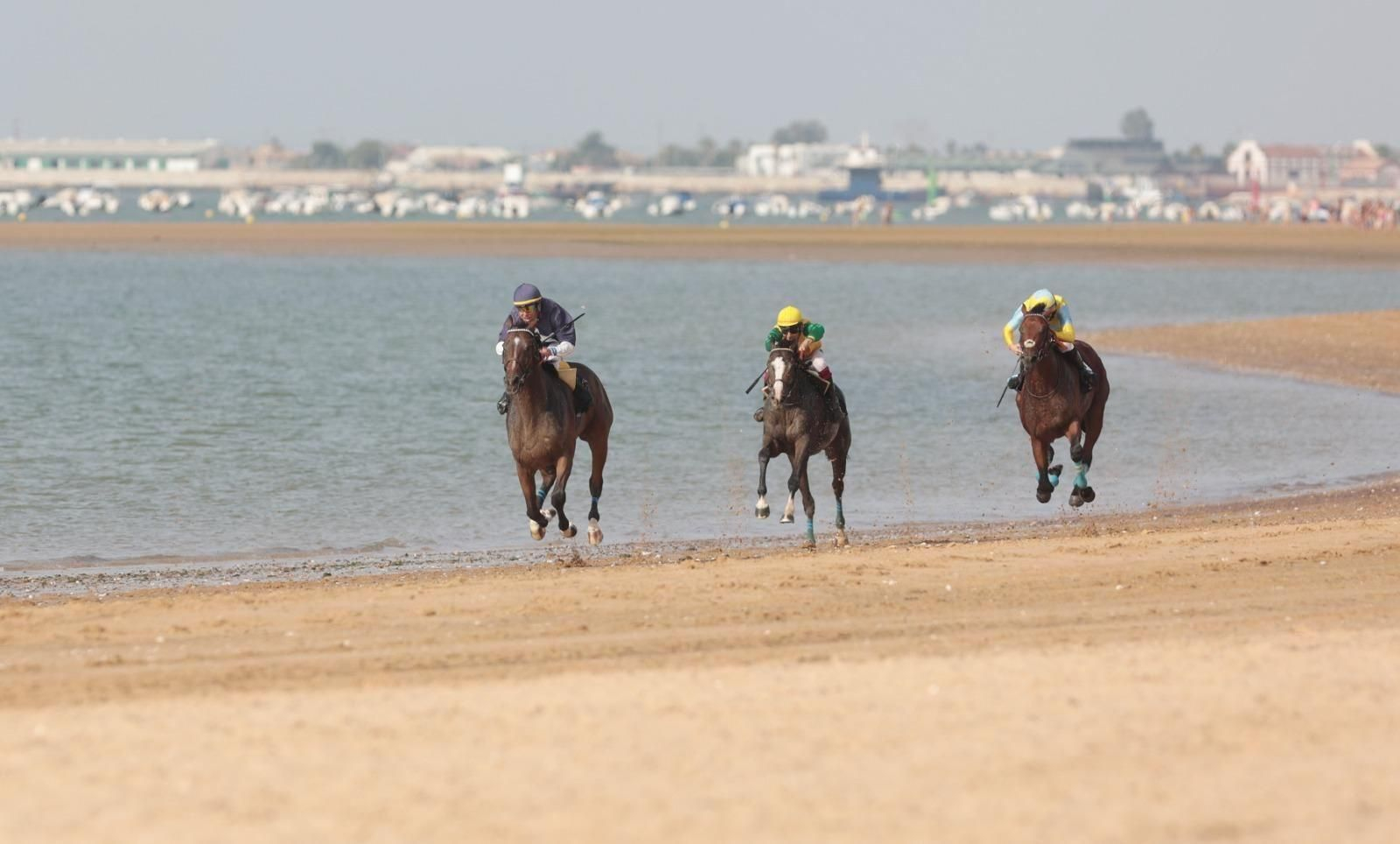 Imagen del primer día del ciclo inicial de las Carreras de Caballos de Sanlúcar este 2025.
