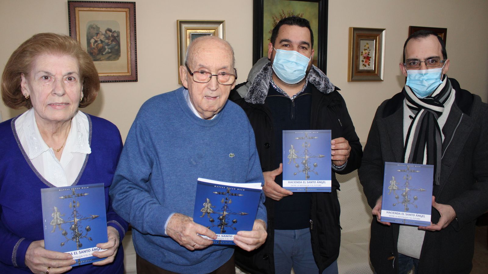 La esposa del autor, el autor, el alcalde de Gines y el prologuista