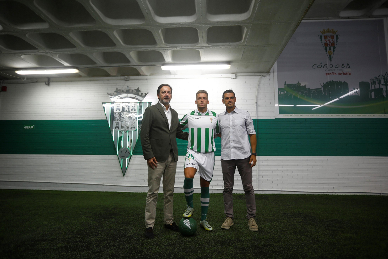 Las mejores fotos de la presentación de Isma Ruiz como jugador del Córdoba CF Las mejores fotos de la presentación de Isma Ruiz como jugador del Córdoba CF