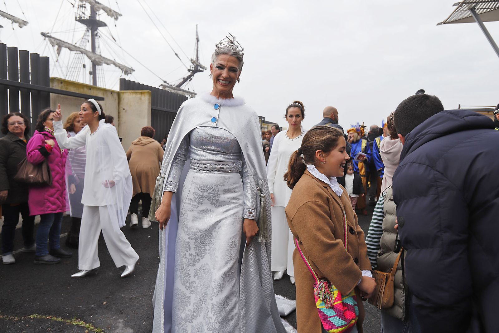 Imágenes de la mágica llegada de los Reyes Magos y la Estrella de la Ilusión a Huelva en barco