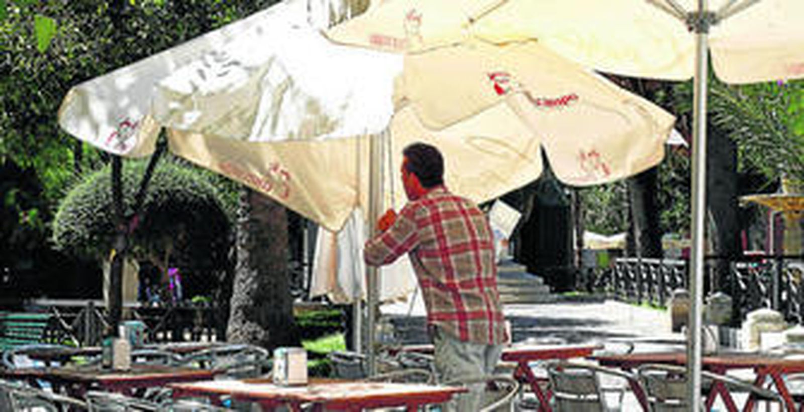 Los impuestos municipales se han incrementado también para los hosteleros en cuanto a toldos y terrazas.