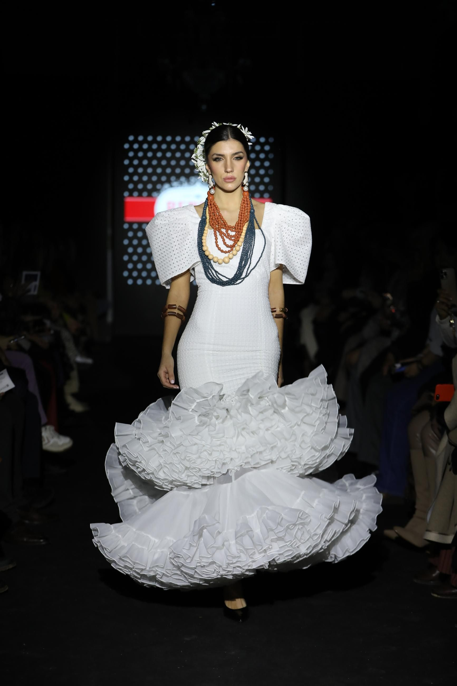 Los trajes de flamenca más en tendencia vistos en la Pasarela Flamenca Granada 2025