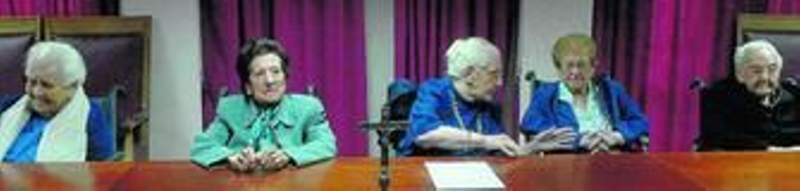 Cristobalina Gil, Maruja Guarido, Ana Molina, Josefa Navas y Cristina Maellas (de izquierda a derecha), en el homenaje de ayer.