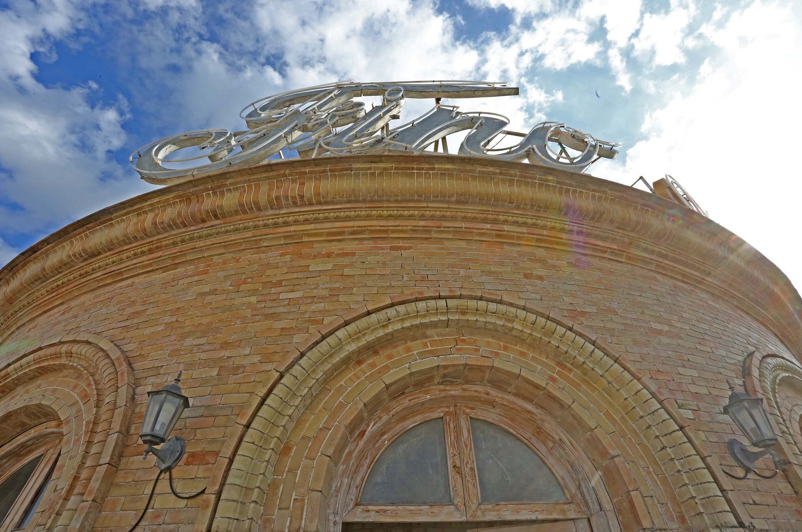 Imágenes de las obras del mítico Gallo Azul de Jerez