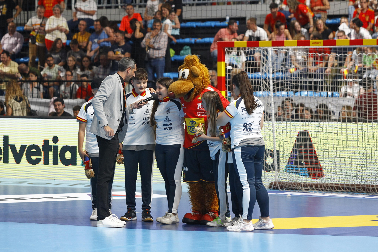 Imágenes del España-Dinamarca de la EHF Euro Cup de balonmano, en Almería