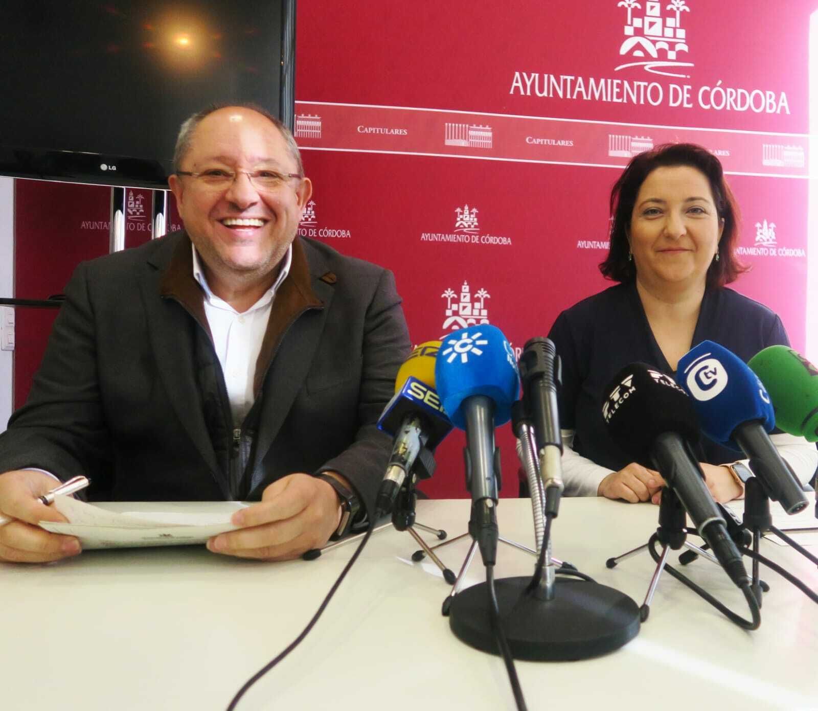 Los ediles del PSOE Manuel Torralbo y Alicia Moya.