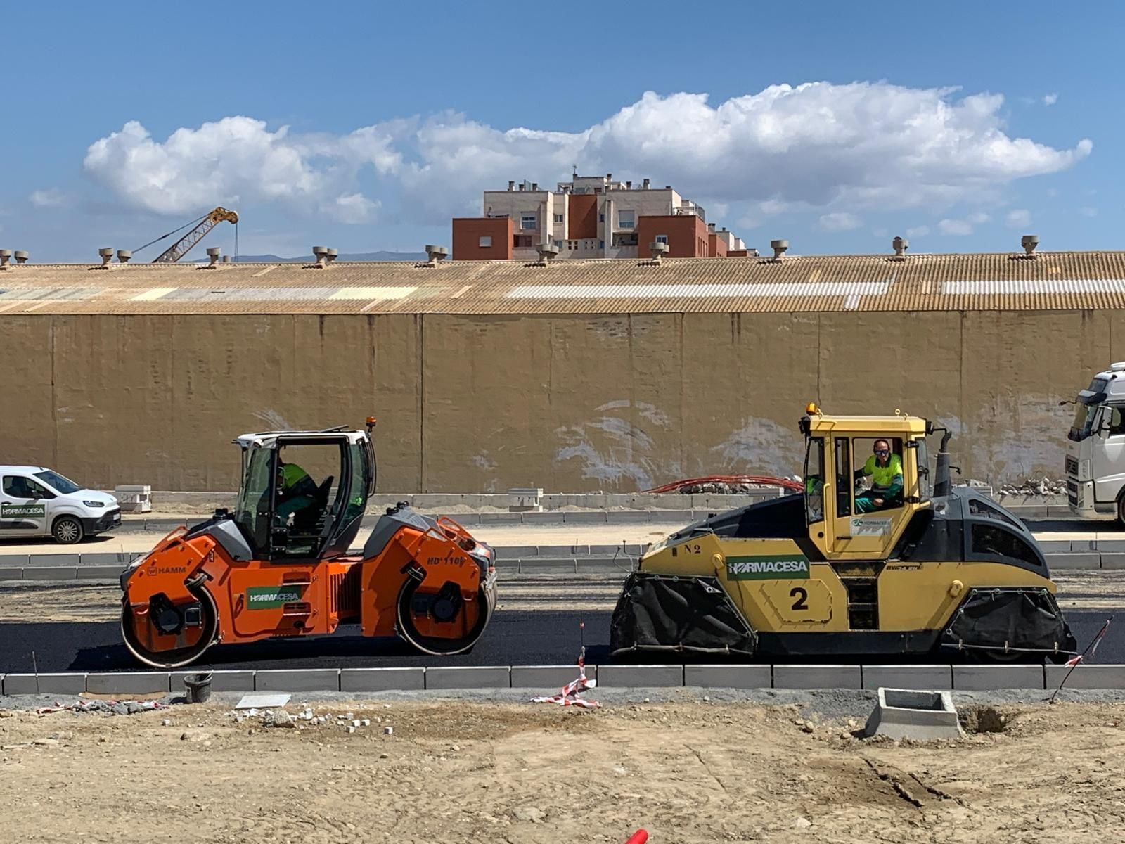 Trabajos de asfaltado en las obras del soterramiento
