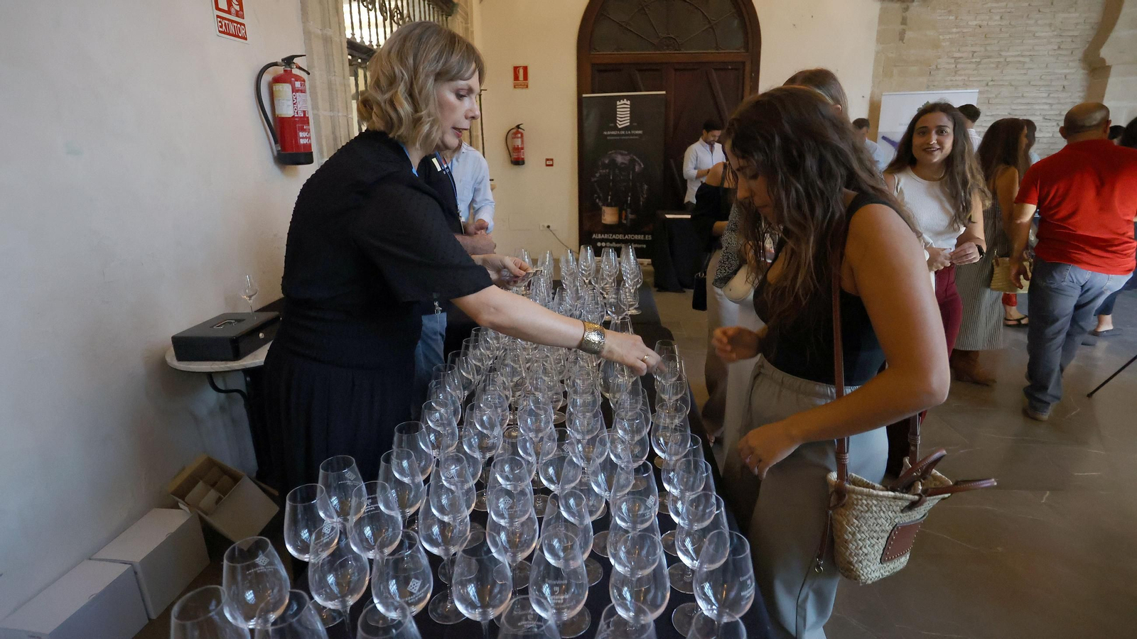 Inauguración de 'Entre Vinos Tintos y Blancos' en Jerez