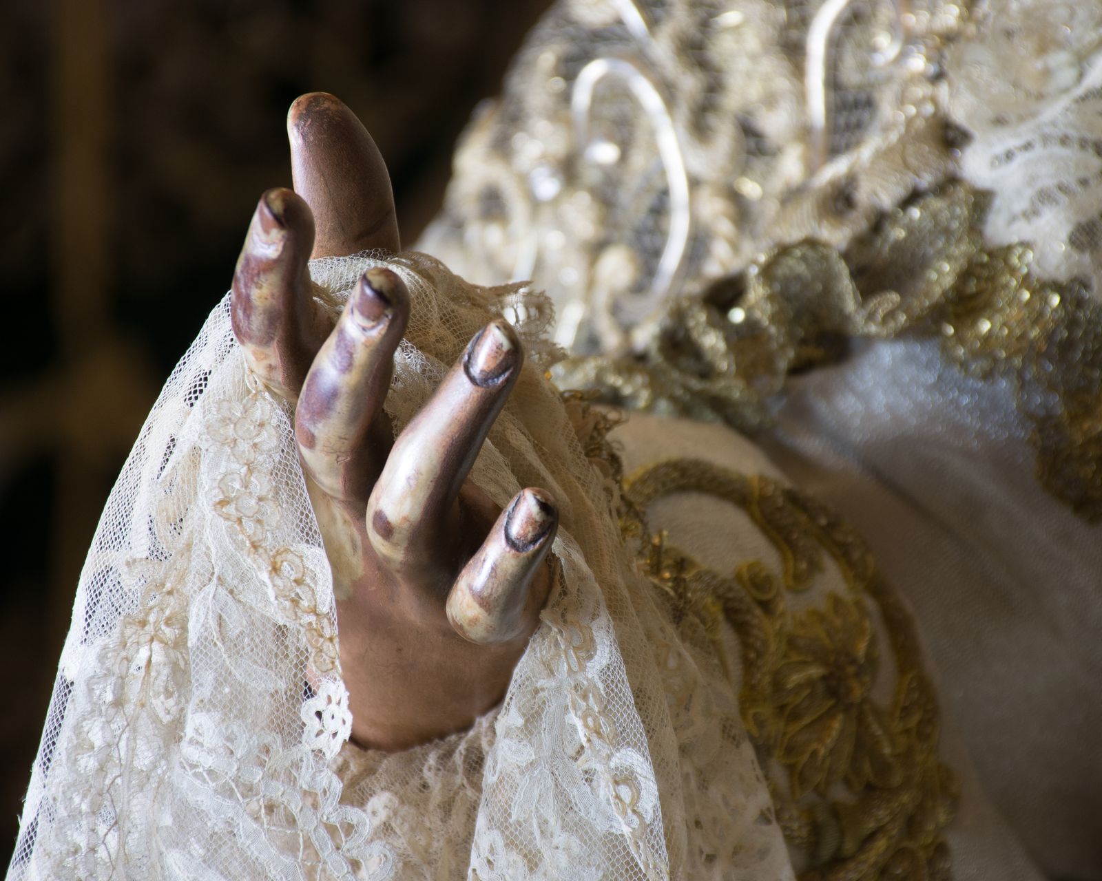 La Esperanza de Triana recibe a sus devotos expuesta en veneración