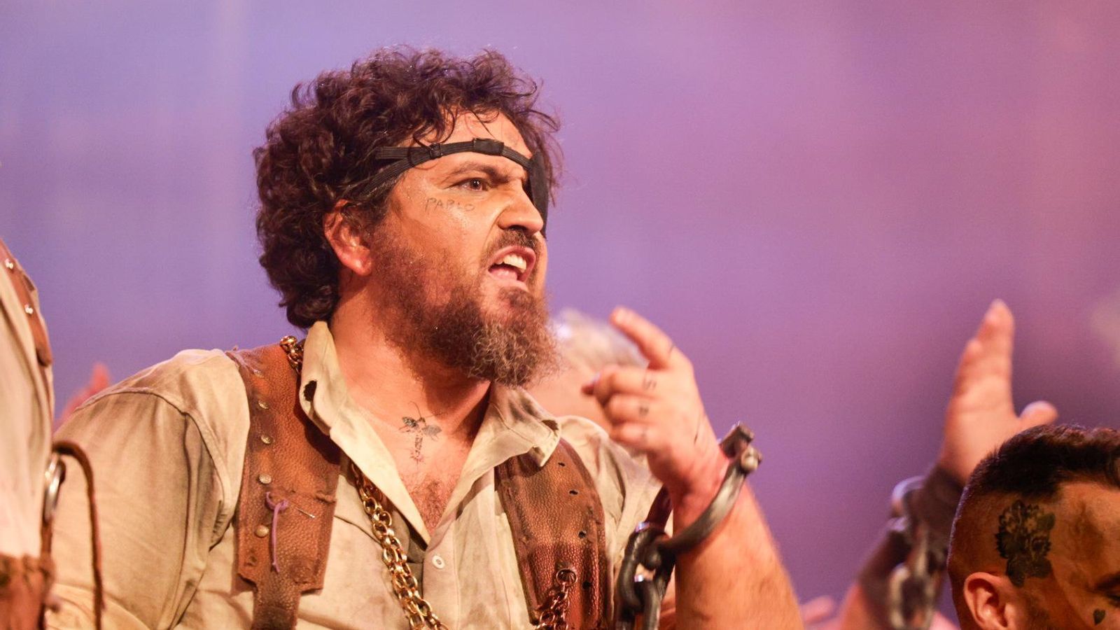 Búscate entre las mejores imágenes de la final del COAC 2025 del Carnaval de Cádiz