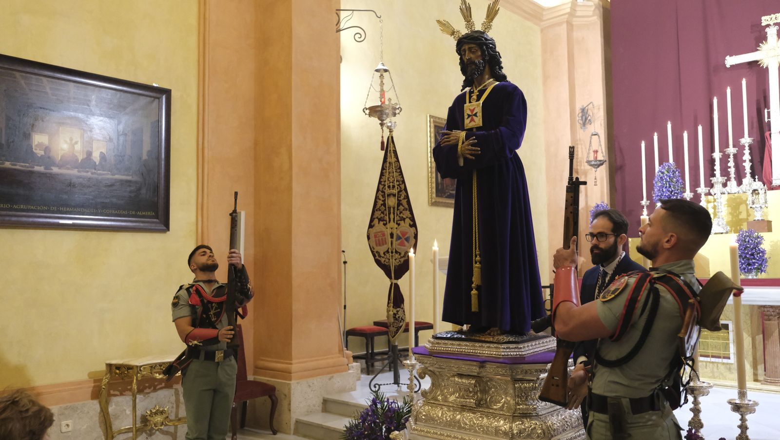 Imágenes del multitudinario besapiés del Cristo de Medinaceli en la Catedral de Almería