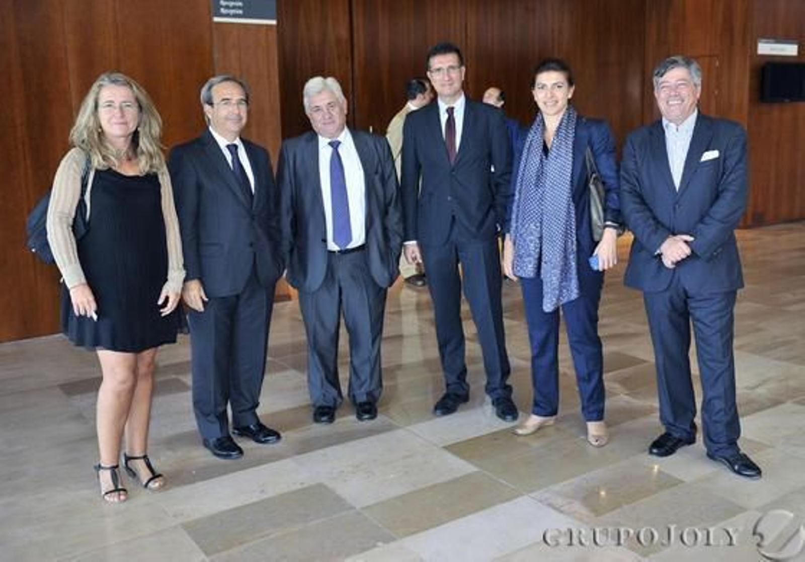 Adelaida Mellado, gerente de 'Huelva Información; Juan Carlos Fernández, director general de Grupo Joly; Miguel Palacios, director general de Metalurgia de Atlantic Copper; Javier Chaparro, director de 'Huelva Información'; Macarena Gutiérrez, directora general económica-financiera de Atlantic Copper; y Rafael Salgueiro, profesor de la Universidad de Sevilla. / Fotos: Juan Carlos Vázquez y Belén Vargas