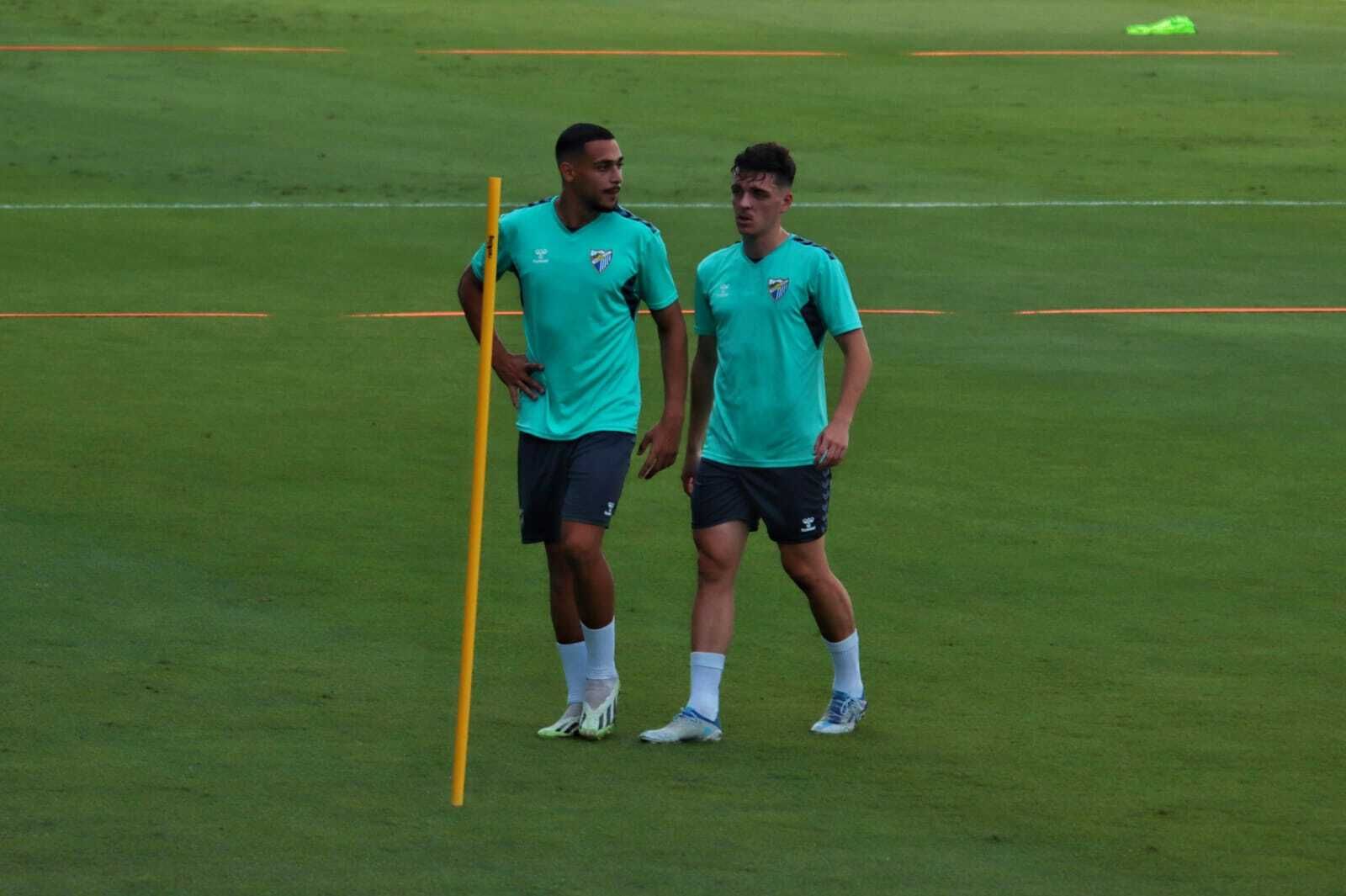 La sesión del Málaga CF antes de partir hacia Castellón, en imágenes