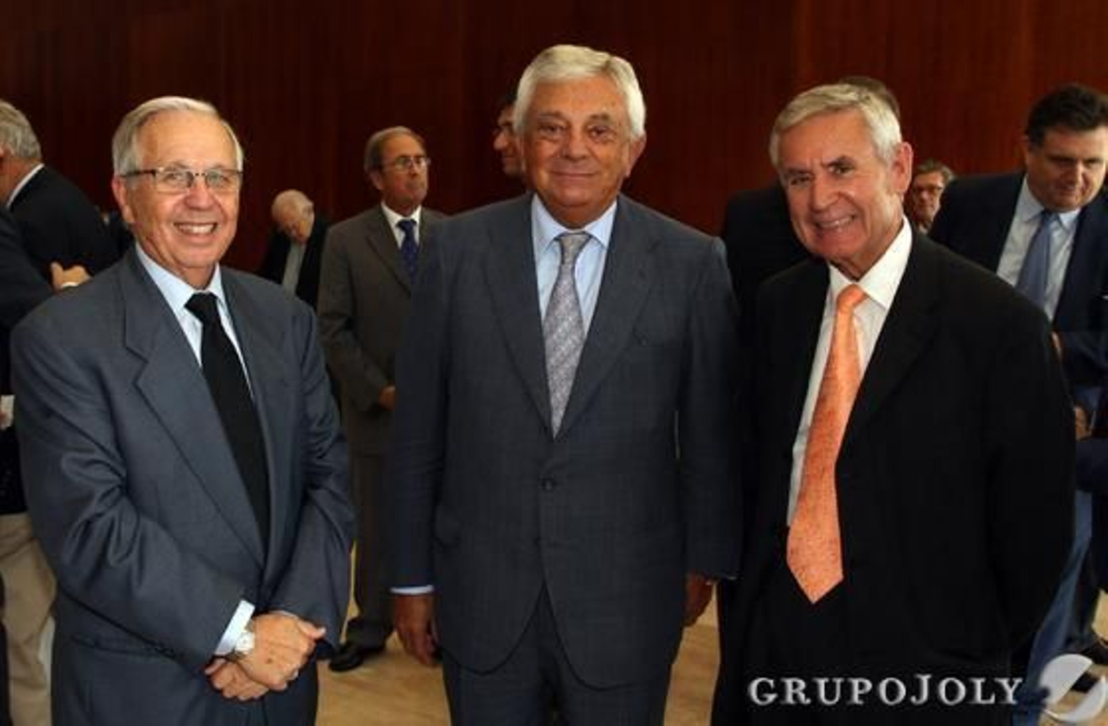 José Luis Ballester, consejero editorial de Grupo Joly; Francisco Herrero, presidente de la Cámara de Comercio de Sevilla; y José Luis González Merino. / Fotos: Juan Carlos Vázquez y Belén Vargas