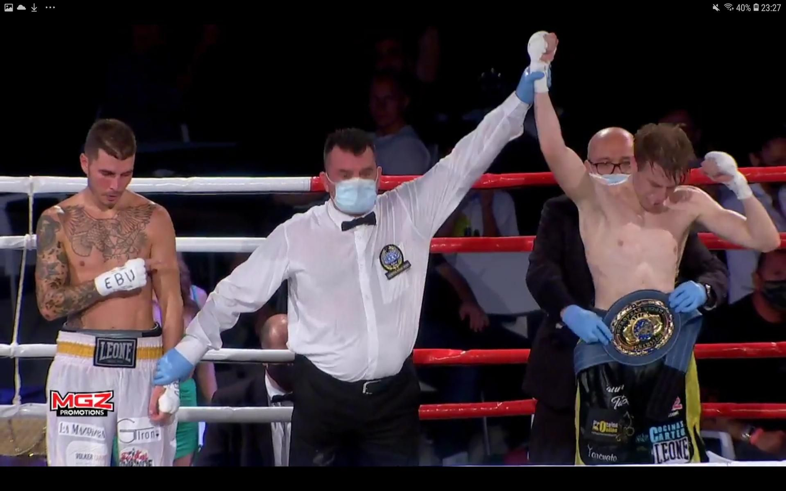 El árbitro del combate proclama vencedor a John Carter