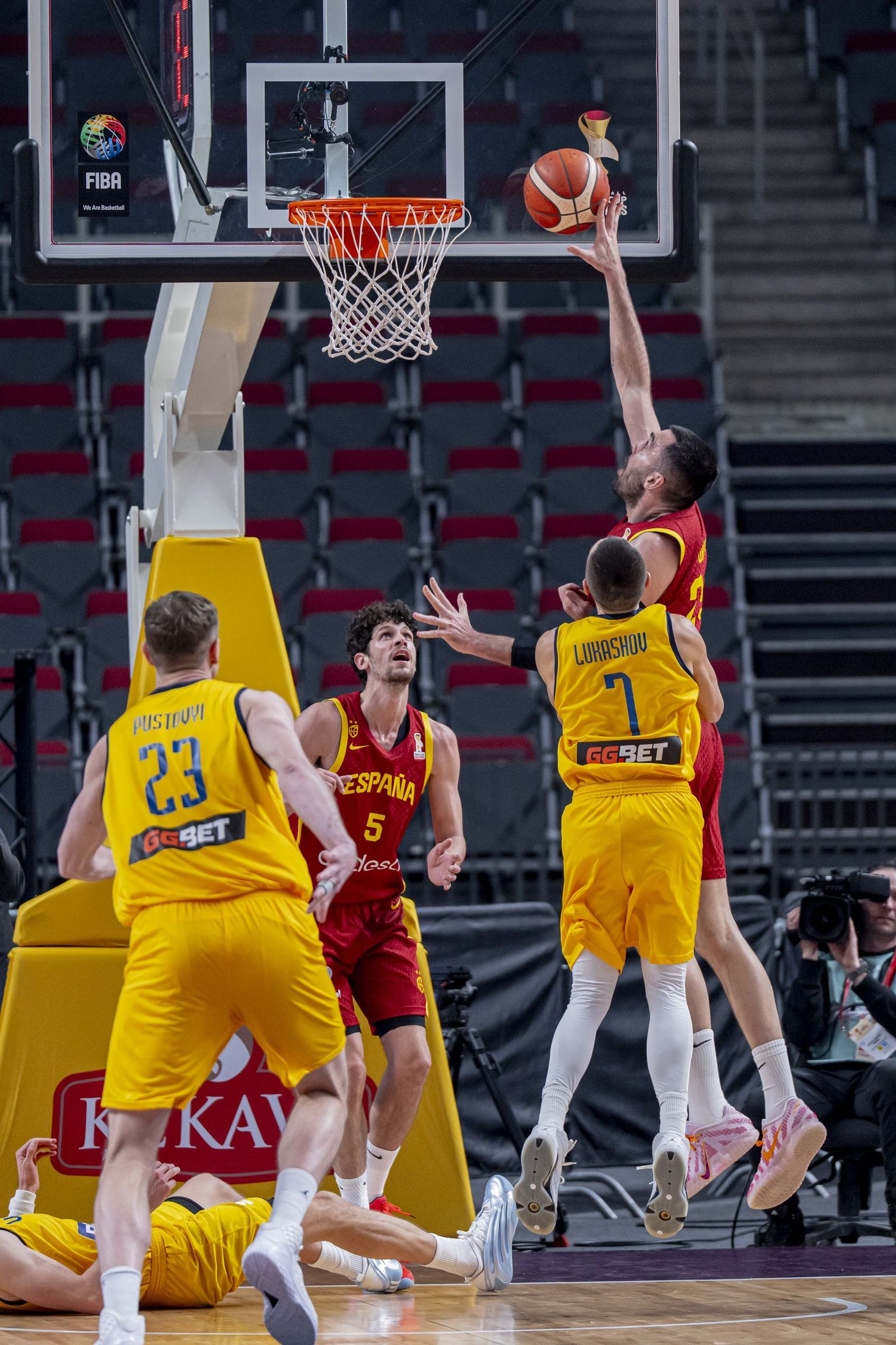 Las mejores fotos del Ucrania-España de baloncesto