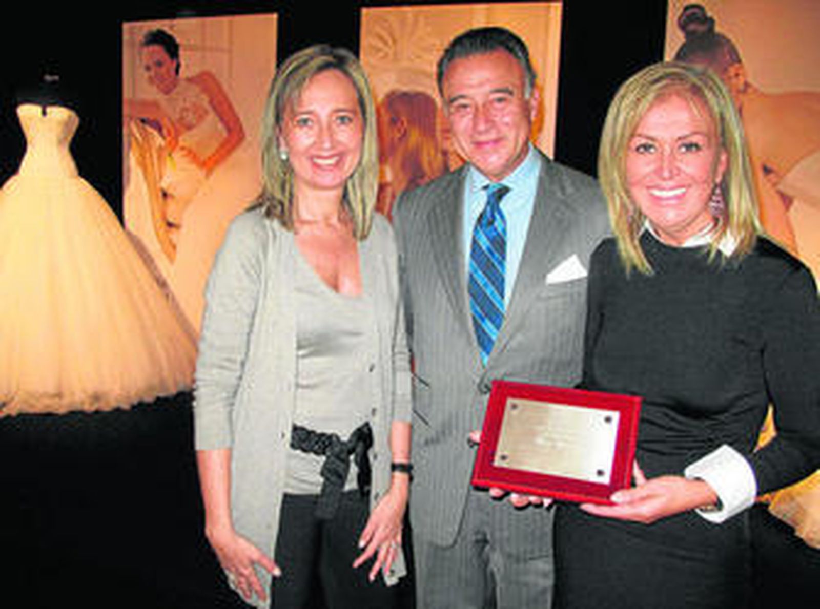 Sevilla de Boda premia la trayectoria de Rosa Clará