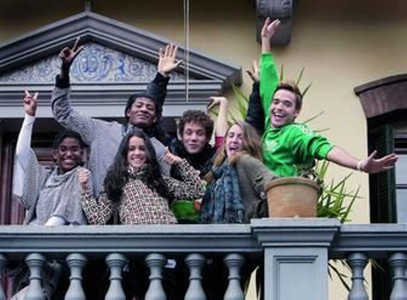 En la imagen, Mireia Maken, Ricardo Nikosi, Macarena García, Daniel Diges, Ana San Martín y David Moreno, ayer en la Delegación de Cultura.