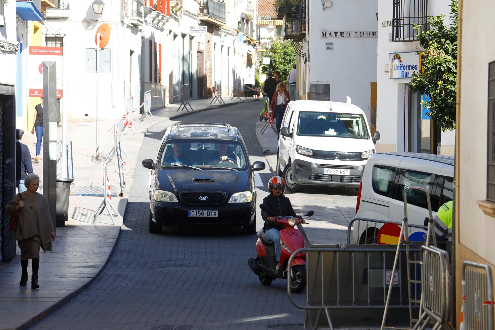 La reapertura al tráfico del primer tramo de la calle Alfaros, en imágenes